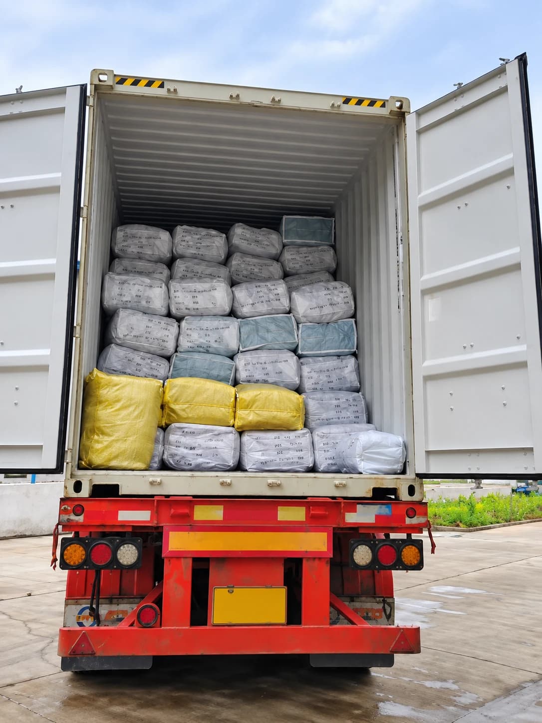 Container loading and shipment preparation for fishing products